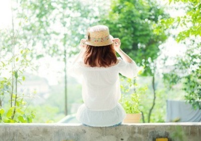 成熟点的说说：人和人之间的距离，太近了会扎人，太远了会伤人